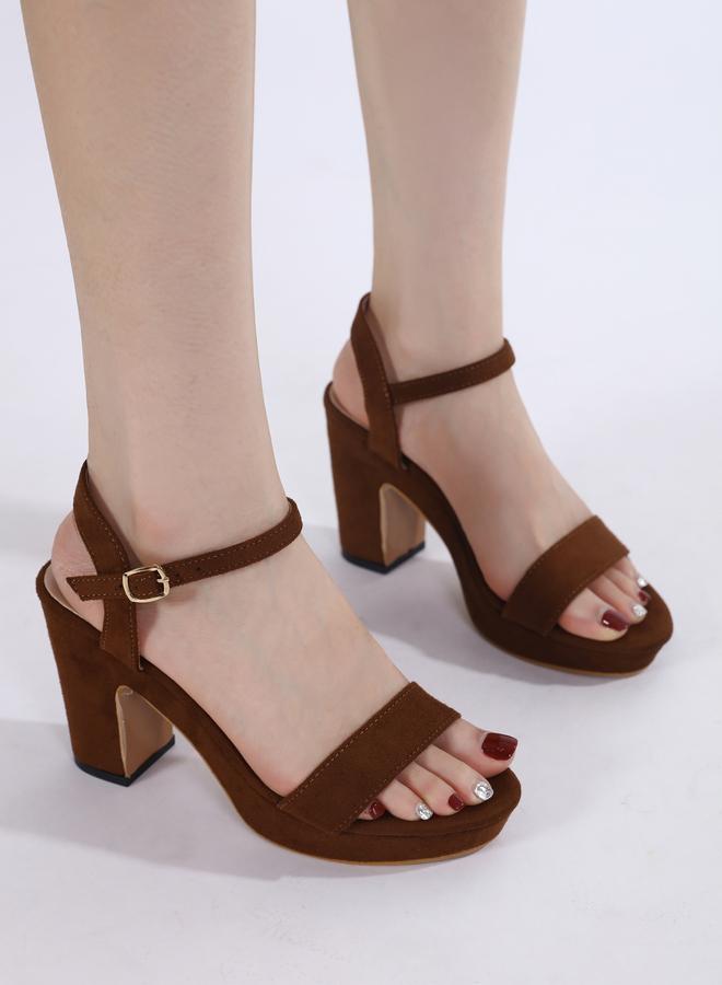 سنيك ايه بيك صندل بكعب عريض ورباط للكاحل - Image 2