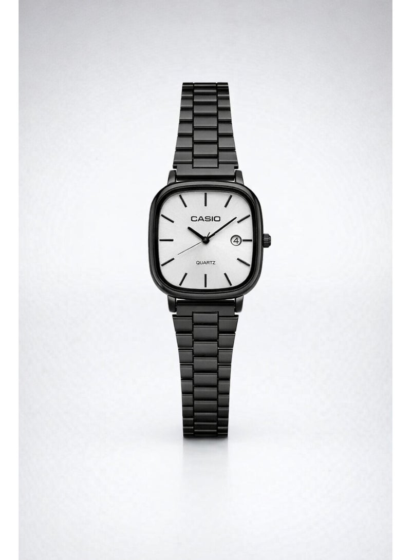 ساعة يد  كاسيو CASIO للجنسين بسوار ستانلس ستيل أسود – ميناء أبيض مع عرض التاريخ وتصميم مربع أنيق