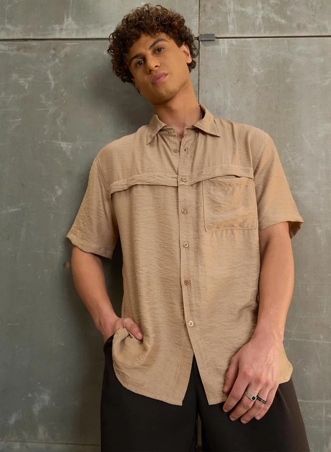 ساسافراس قميص رجالي بيج بقصة مريحة من ساسافراس