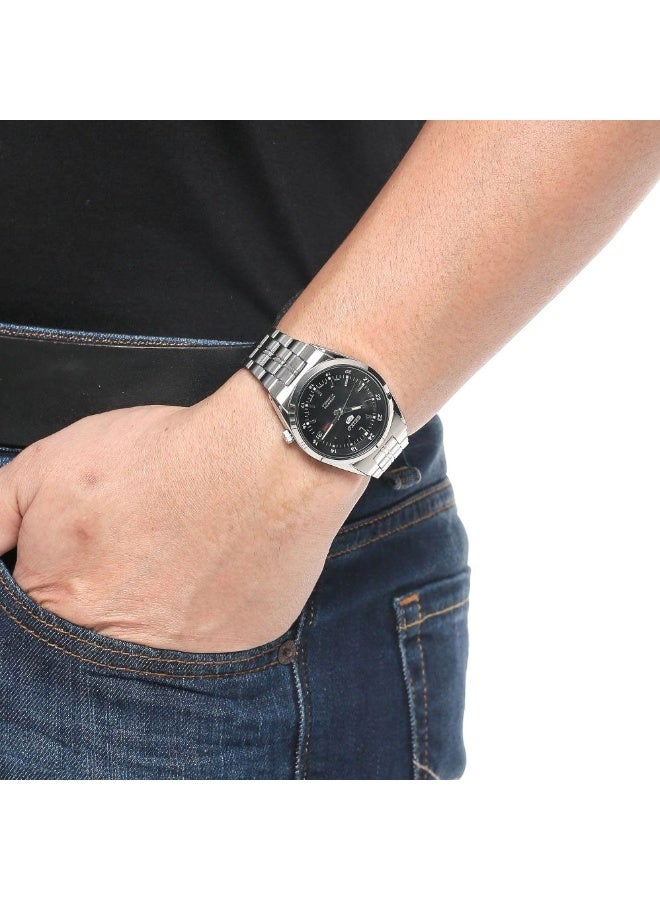 Seiko سايكو 5 أوتوماتيكي ساعة يد للرجال SNK567J1 - صنع في اليابان، قرص أسود مع علامات 24 ساعة، علبة من الفولاذ المقاوم للصدأ 36 مم، 21 جوهرة - Image 4