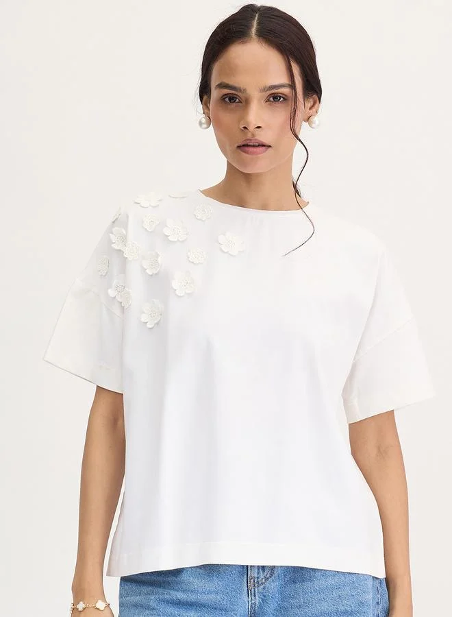Femmella Femmella White Flower Patch Detail T-Shirt