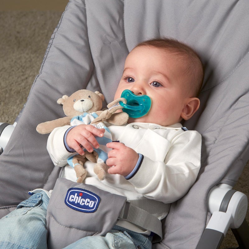 Chicco لهاية تشيكو فيزيوفورما السيليكونية التقويمية، 16-24 شهر | 100% سيليكون ناعم | تدعم التنفس وتطور الفم | حلمة ذات قوام ساتيني | تشمل علبة تعقيم | خالية من BPA | أزرق/أخضر، 2 حزمة - Image 2