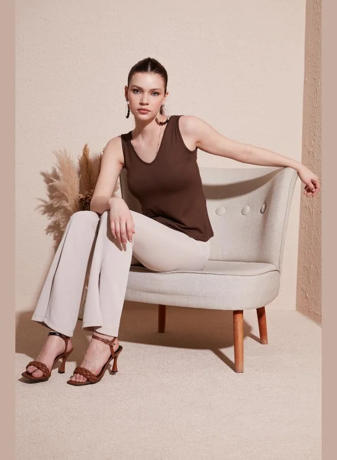 ليلا بلوزة نسائية بياقة على شكل حرف  وأشرطة سميكة من ليلا