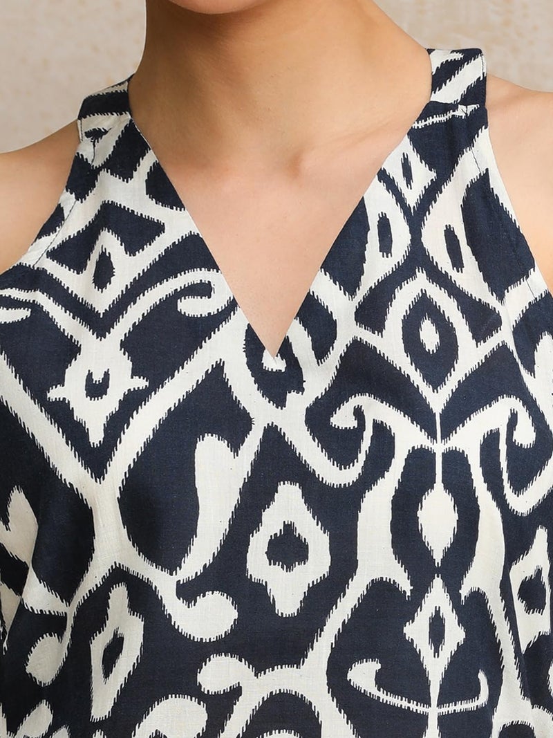 Varanga Women Blue Ikat Printed Straight Kurta With Bottom - Image 5