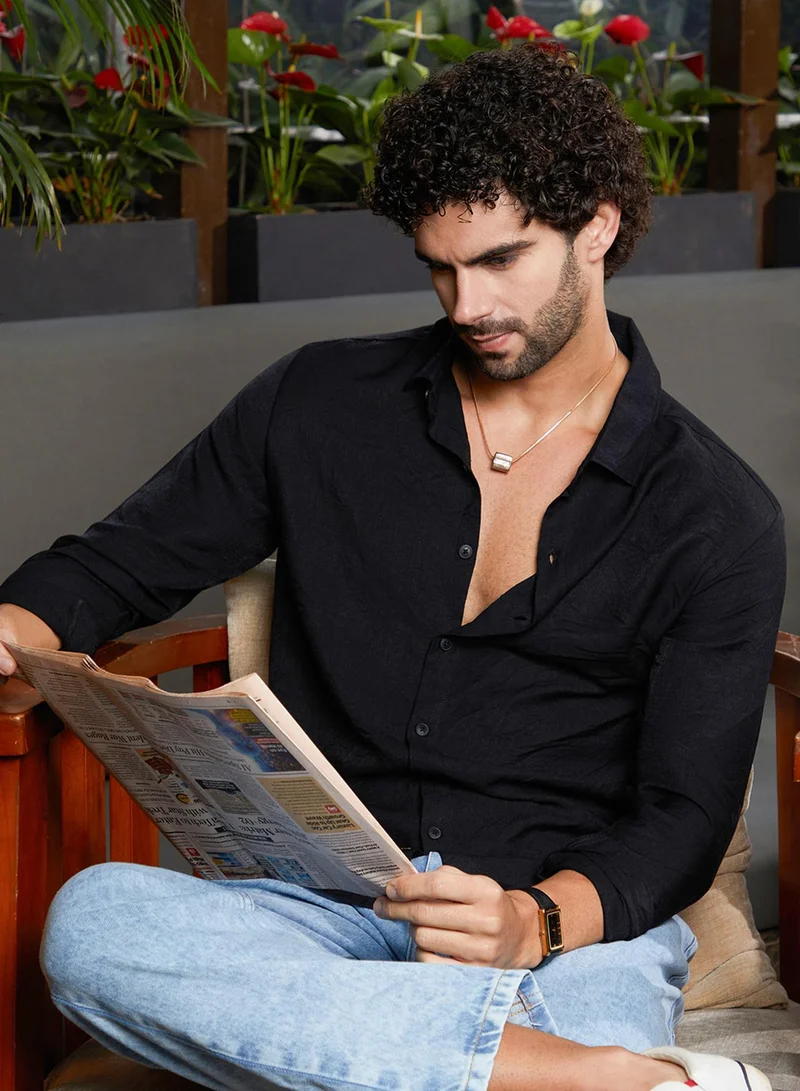 Campus Sutra Men's Onyx Black Breezy Wrinked Shirt For Casual Wear | Spread Collar | Long Cuffed Sleeves | Button Closure | Shirt Crafted With Comfort Fit For Everyday Wear