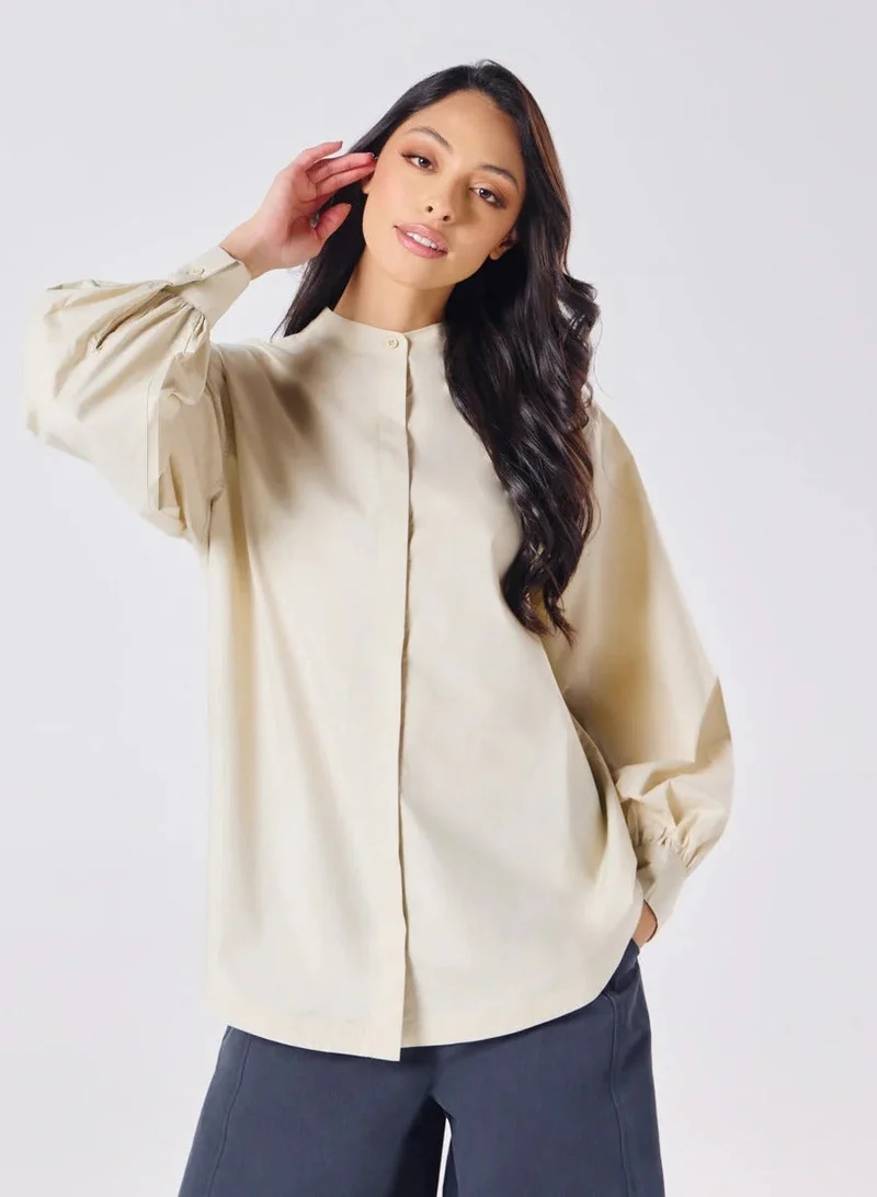 زجزاج قميص قطني بيج فاتح ذو ياقة ماندورين ومقاس كبير