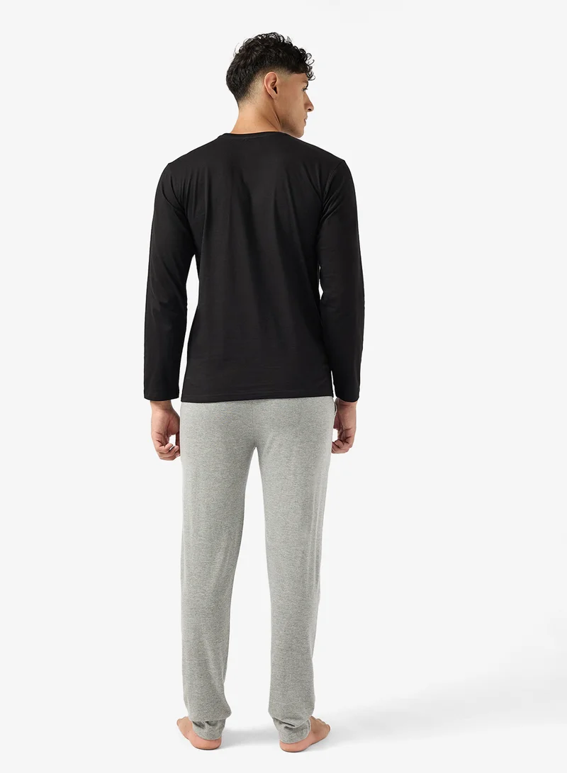 سفنتي فايف طقم بيجامة تي شيرت وبنطلون