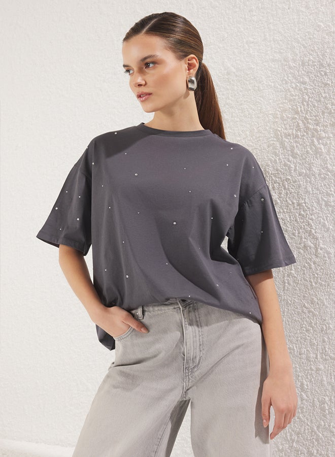 trendyol Anthracite 100% Cotton Stone Detail Relaxed/Wide Comfortable Cut Crew Neck Knitted T-Shirt - Image 1