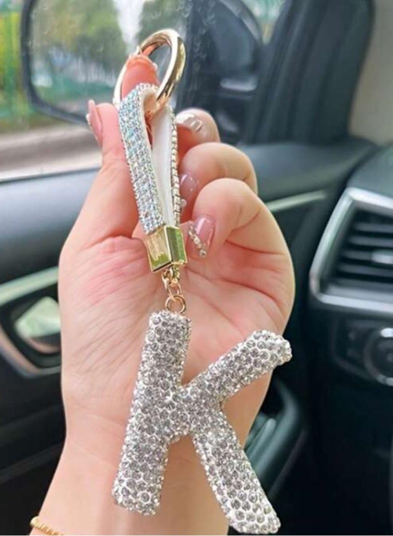 حلقة مفاتيح مزينة بحرف وكريستال راقية اكسسوار أنيق للمفاتيح والحقائب