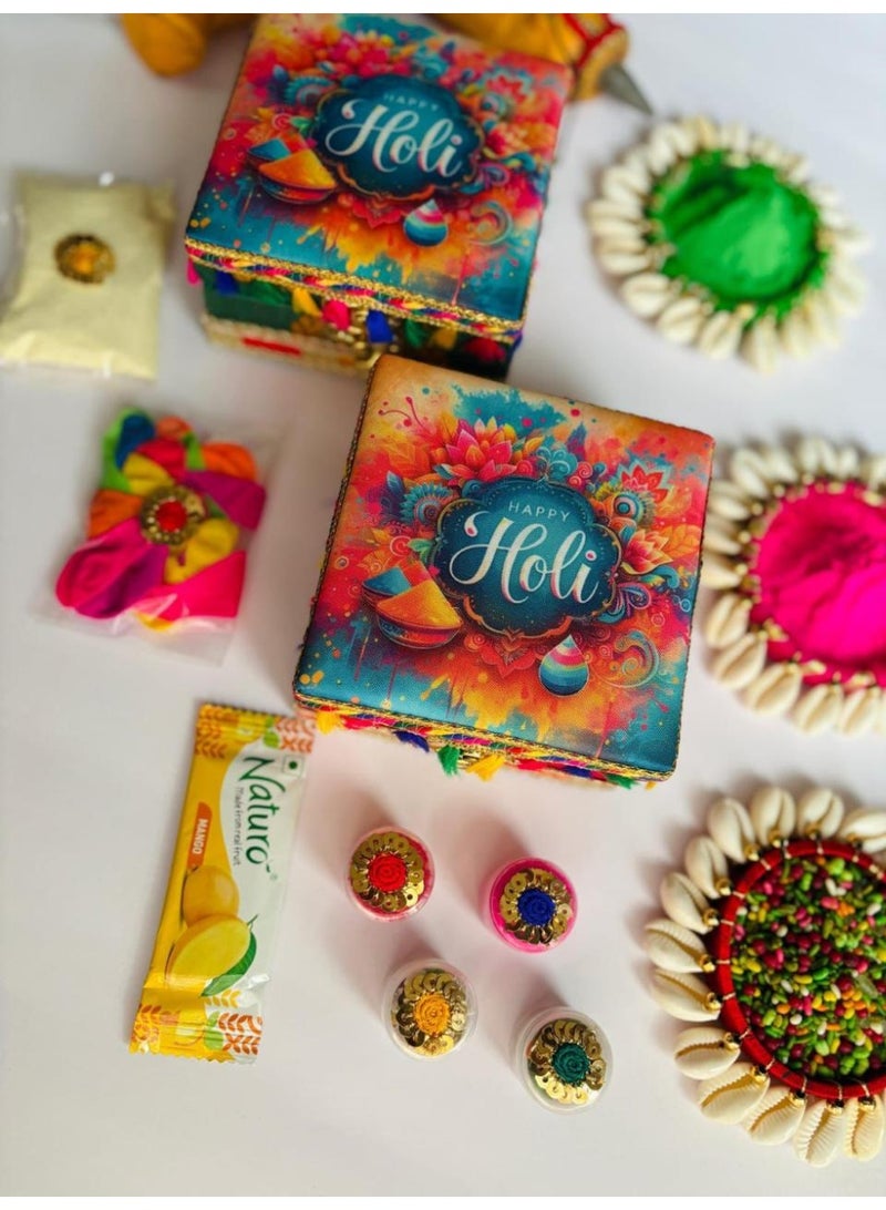 مجموعة هدايا مزخرفة لمهرجان هولي، تتضمن مسدس الماء (بيشكاري) وإكسسوارات تقليدية، باللون الوردي ومتعدد الألوان. - Image 1