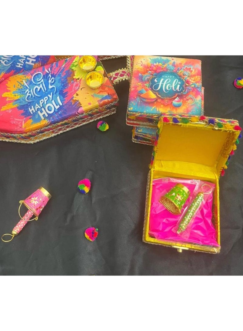 مجموعة هدايا مزخرفة لمهرجان هولي، تتضمن مسدس الماء (بيشكاري) وإكسسوارات تقليدية، باللون الوردي ومتعدد الألوان. - Image 2