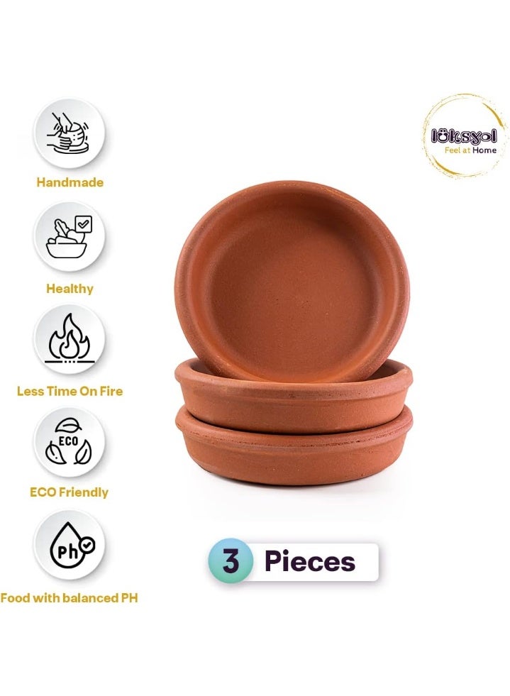 لوكسيول أواني طين طهي من لوكس يول – مصنوعة يدوياً في تركيا – صديقة للبيئة وآمنة للفرن والميكروويف والغسالة – متوفرة بألوان بني وأخضر وأصفر وأزرق وطبيعية غير مغطاة – مقاسات: ١٦×٤، ١٦×٧٫٥، ١٩×٦، ٢٢×١١×٤٫٥ سم – تحافظ على نكهة وحرارة الطعام – مثالية للحساء، اليخنات، المؤكلات المخبوزة، تقديم أنيق لعائلتك وضيوفك – هدية مثالية للأعراس، الانتقالات، محبي الطبخ الصحي والمستدام – طين تركي ناتج عالي الجودة مخبوز بالفرن – آمن للطعام، بدون مواد كيميائية ضارة وخالية من BPA – تغليف قابل لإعادة التدوير – توصية الطهاة، تقييم ٥ نجوم من العملاء – ماركة لوكس يول – تجربة طهي تقليدية تركية تضيف لمسات ريفية وأصيلة على مائدتك - Image 3