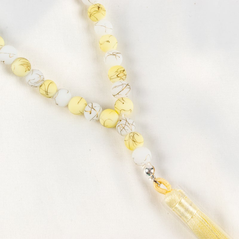 سبحة من حجر المرمر الأصفر والأبيض المدهب  من 33 حبة - Image 3