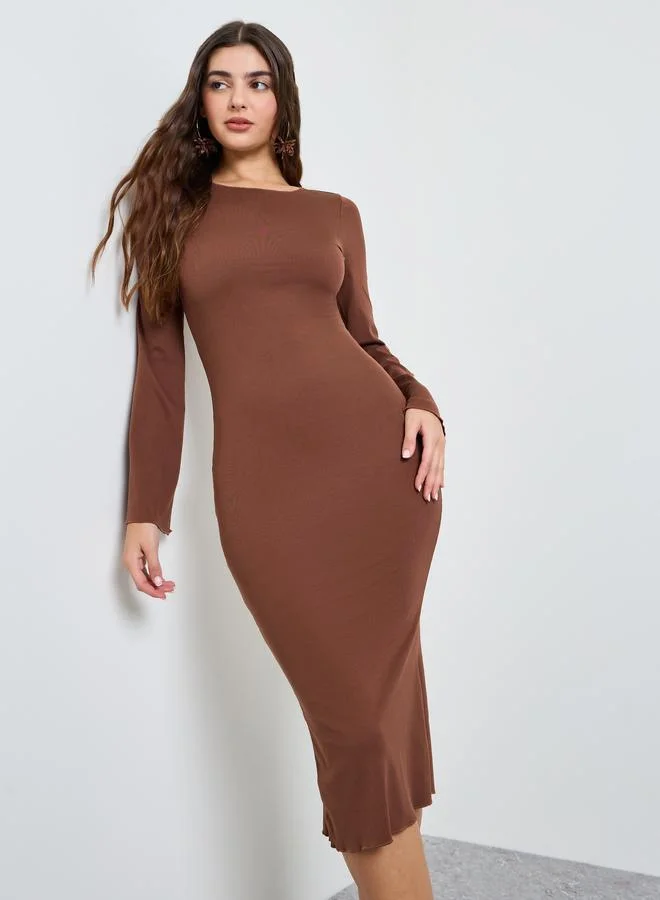 ستايلي Brown Solid Back Slit Bodycon Midi Dress