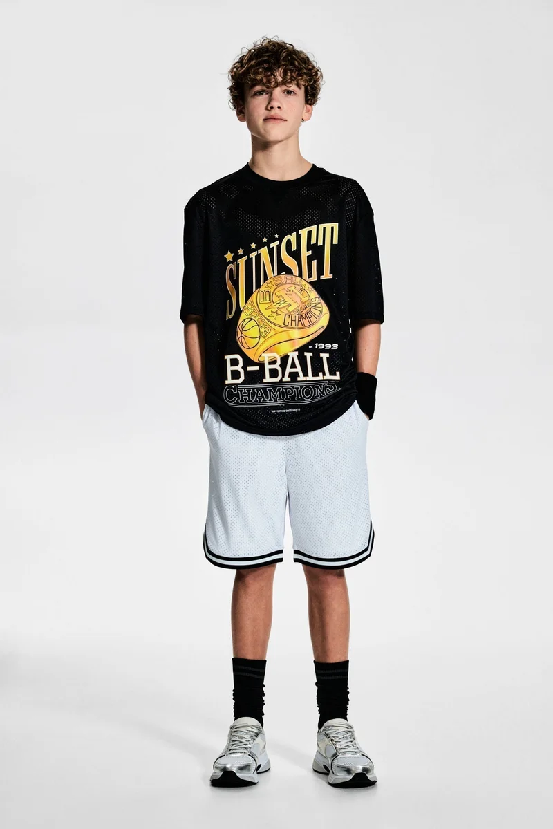 اتش اند ام بلوزة رياضية مطبوعة من نسيج دراي موف الشبكي