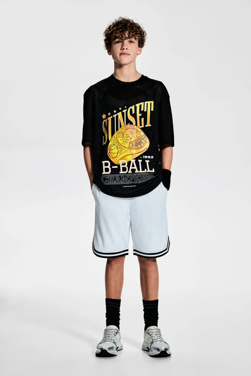 اتش اند ام بلوزة رياضية مطبوعة من نسيج دراي موف الشبكي