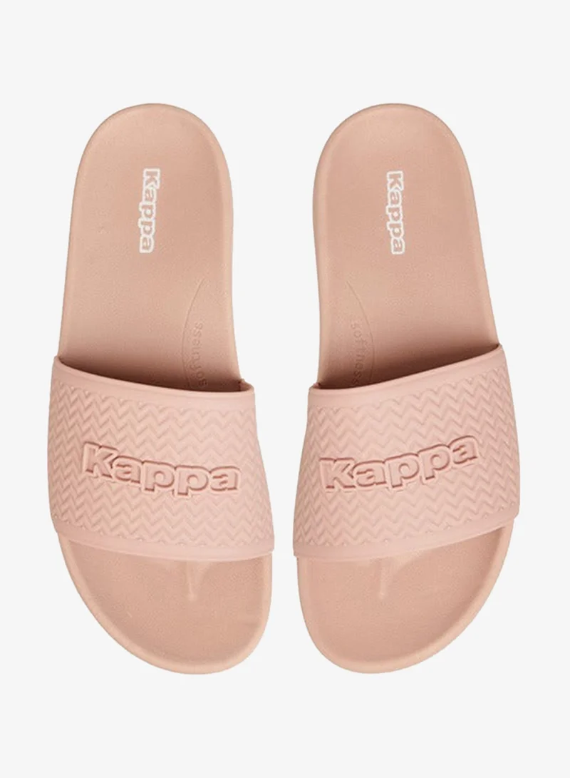 كابا شباشب نسائية بشعار محفور