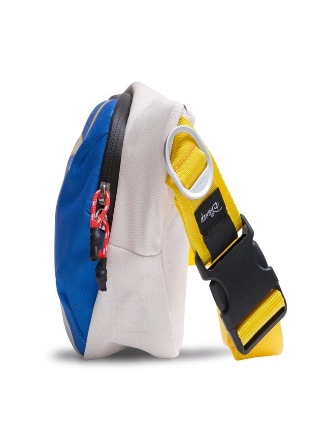 أوربيتكي حقيبة Orbitkey Disney™ Sling Mini 4L - حقيبة كروسبودي رفيعة للاستخدام اليومي مع غلاف خارجي مقاوم للماء، وجيب أمامي وخلفي آمن بسحاب، ومنظم شبكي، وحزام قابل للتعديل (دونالد داك) - Image 1