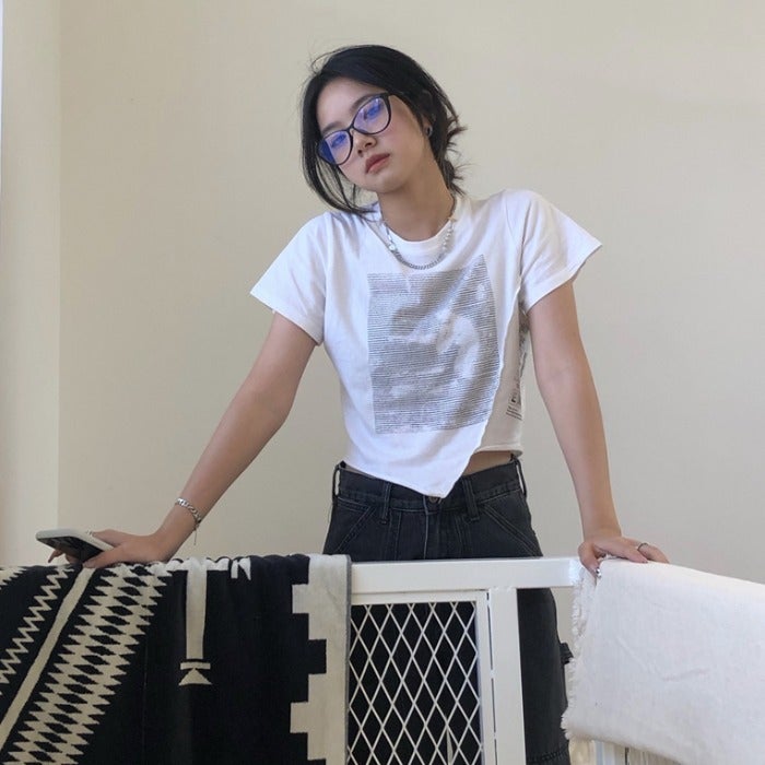 Stylish White T-Shirt for Women, Short-Sleeved, 2025 New Summer Trendy Short Style, Unique Ins-Style Student Top, Trendy Women's Clothing - Image 2