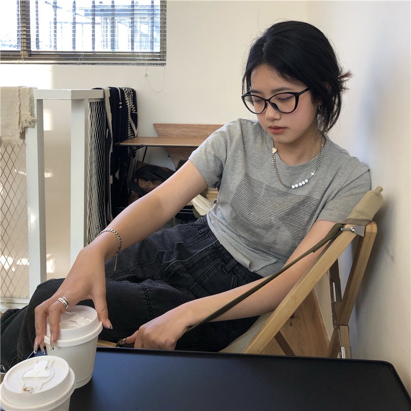 Stylish White T-Shirt for Women, Short-Sleeved, 2025 New Summer Trendy Short Style, Unique Ins-Style Student Top, Trendy Women's Clothing - Image 4