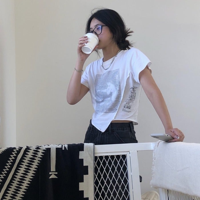 Stylish White T-Shirt for Women, Short-Sleeved, 2025 New Summer Trendy Short Style, Unique Ins-Style Student Top, Trendy Women's Clothing - Image 5