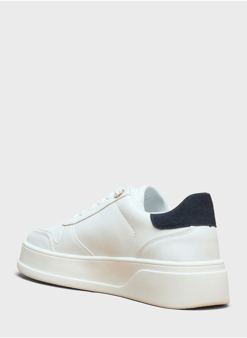 شو اكسبرس Lace Up Low Top Sneakers