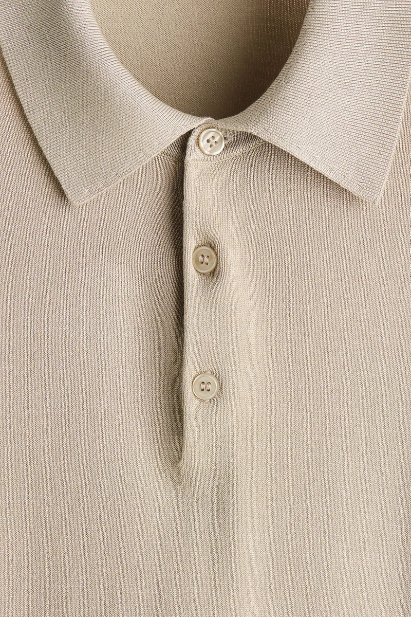 اتش اند ام تي-شيرت بولو محبوك ناعم بقصّة عادية