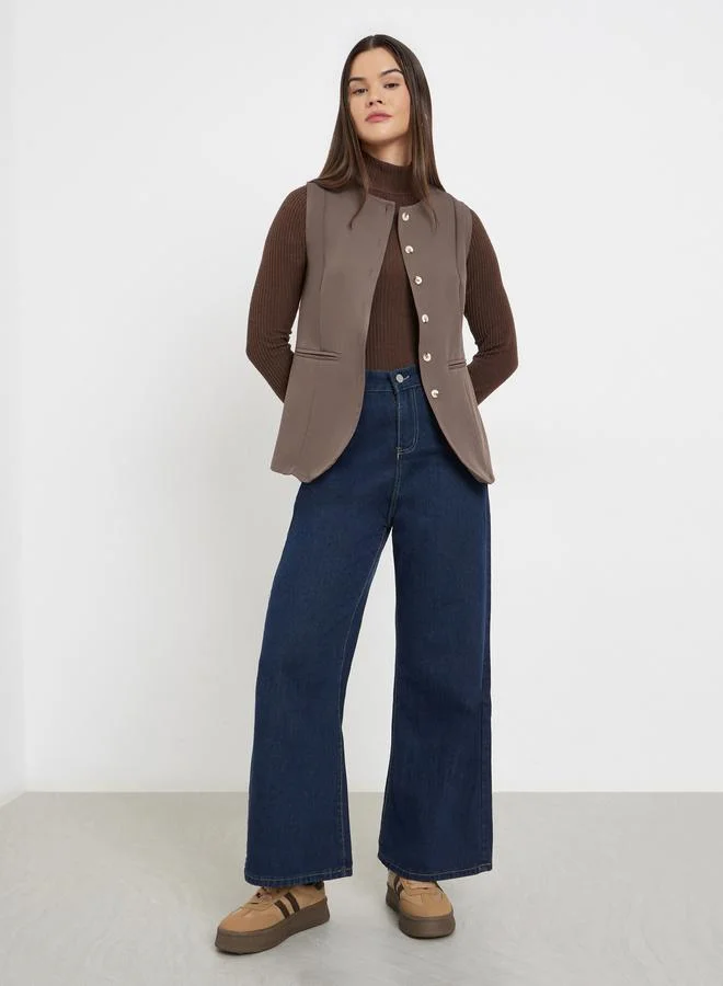 ستايلي جيليه بلا أكمام مع أزرار غلق