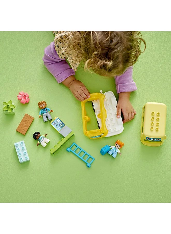 ليغو مجموعة لعبة بناء جولة الحافلة 10988 التعليمية من LEGO® DUPLO® Town؛ يتعرّف أطفال الروضة الذين تبلغ أعمارهم عامين أو أكثر على المرور واللعب عند ركوب الحافلة إلى دار الرعاية النهارية وتكوين الصداقات (16 قطعة) (16 قطعة)