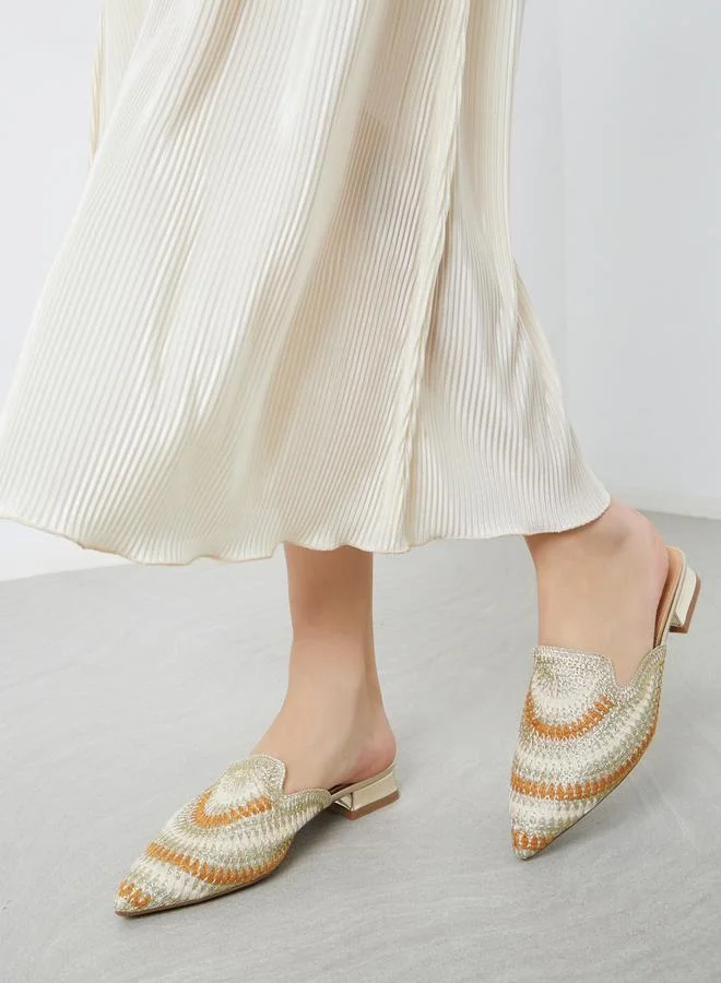 ستايلي حذاء ميولز منسوج بمقدمة مدببة