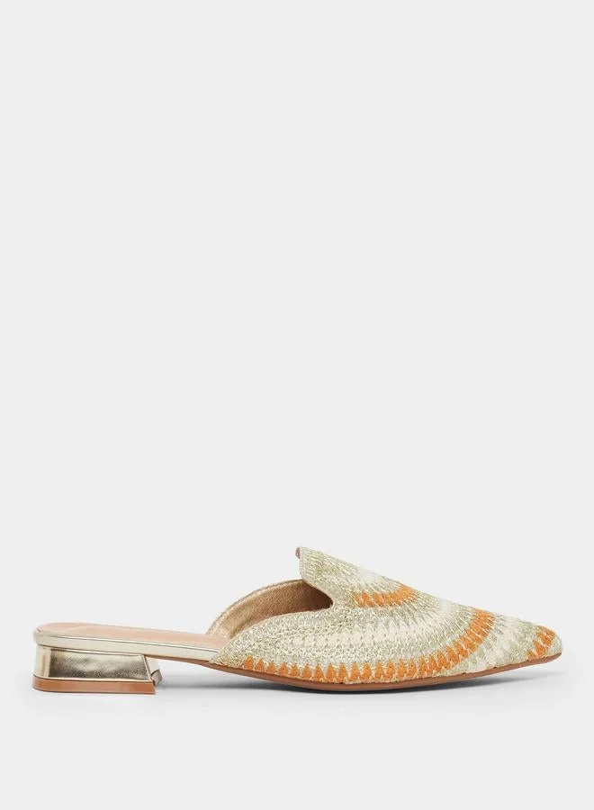 ستايلي حذاء ميولز منسوج بمقدمة مدببة