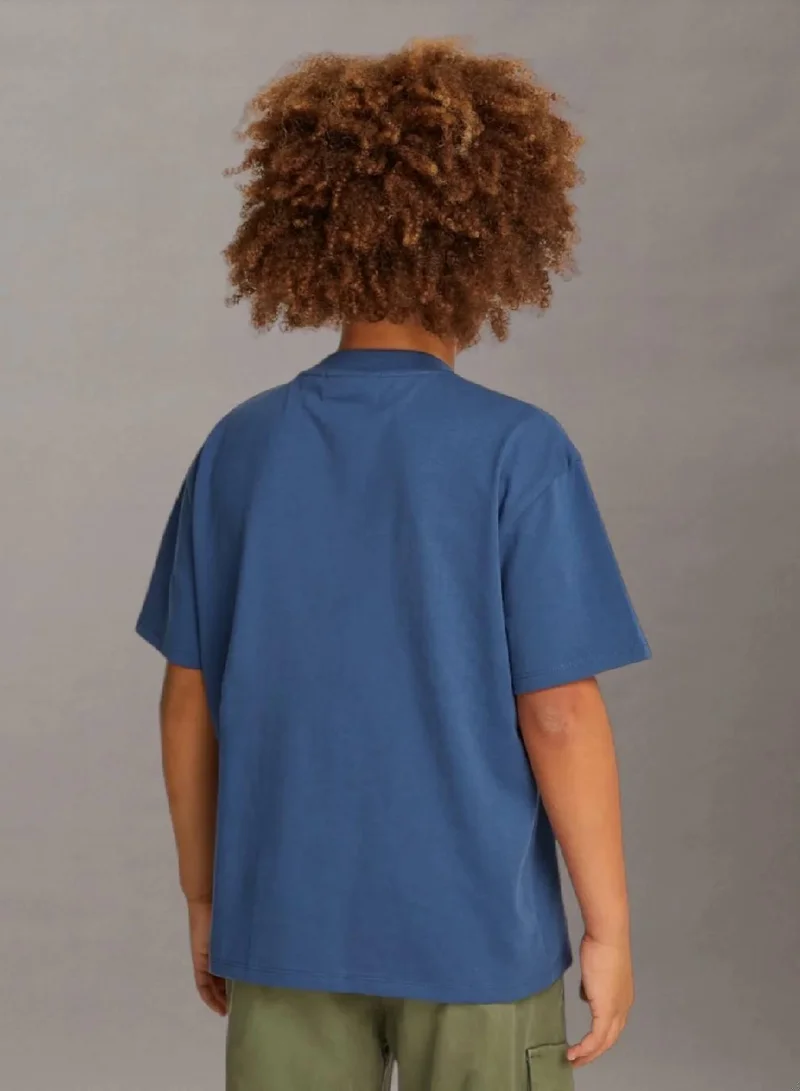 كالفن كلاين جينز تيشرت مزين بشعار كلفن كلاين