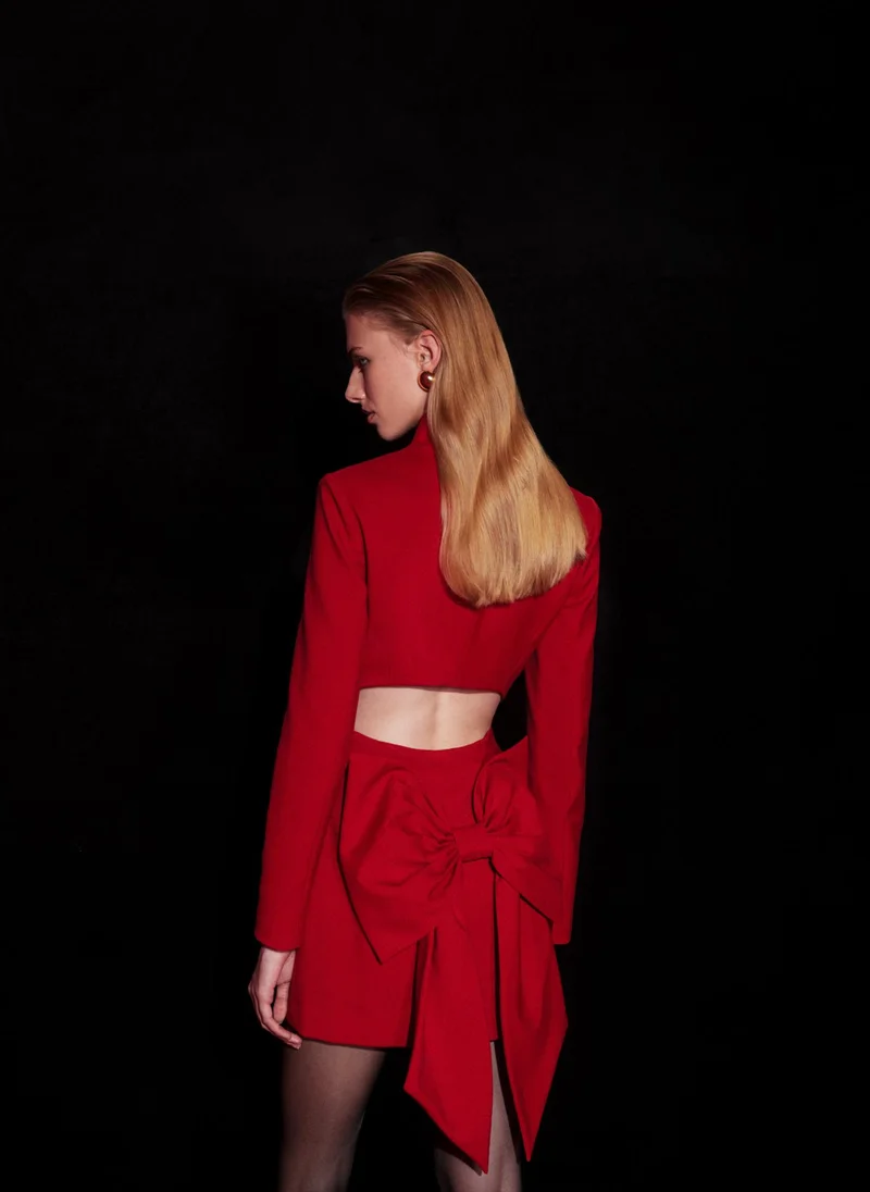 ليتشي فستان قصير ملائم مع فيونكة كبيرة الحجم في الخلف