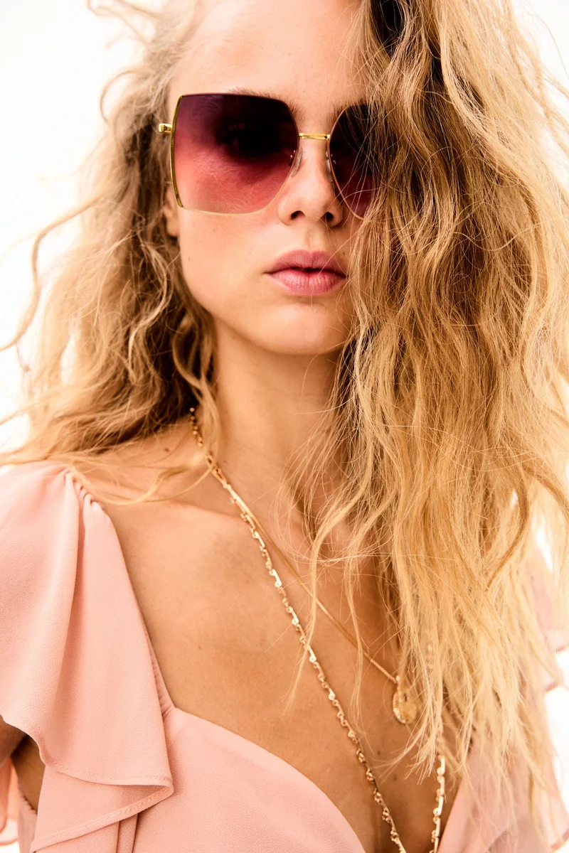 اتش اند ام نظارة شمسية بتصميم مربع