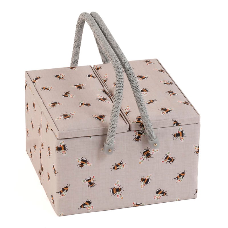 Hobby Gift صندوق خياطة كبير بغطاء مزدوج هدية هواية مع مقبض وصينية داخلية ووسادة دبابيس وجيوب لوازم الخياطة والحياكة والهوايات - Image 1