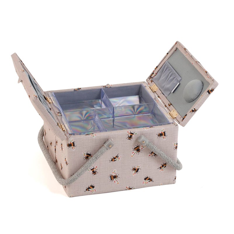 Hobby Gift صندوق خياطة كبير بغطاء مزدوج هدية هواية مع مقبض وصينية داخلية ووسادة دبابيس وجيوب لوازم الخياطة والحياكة والهوايات - Image 5