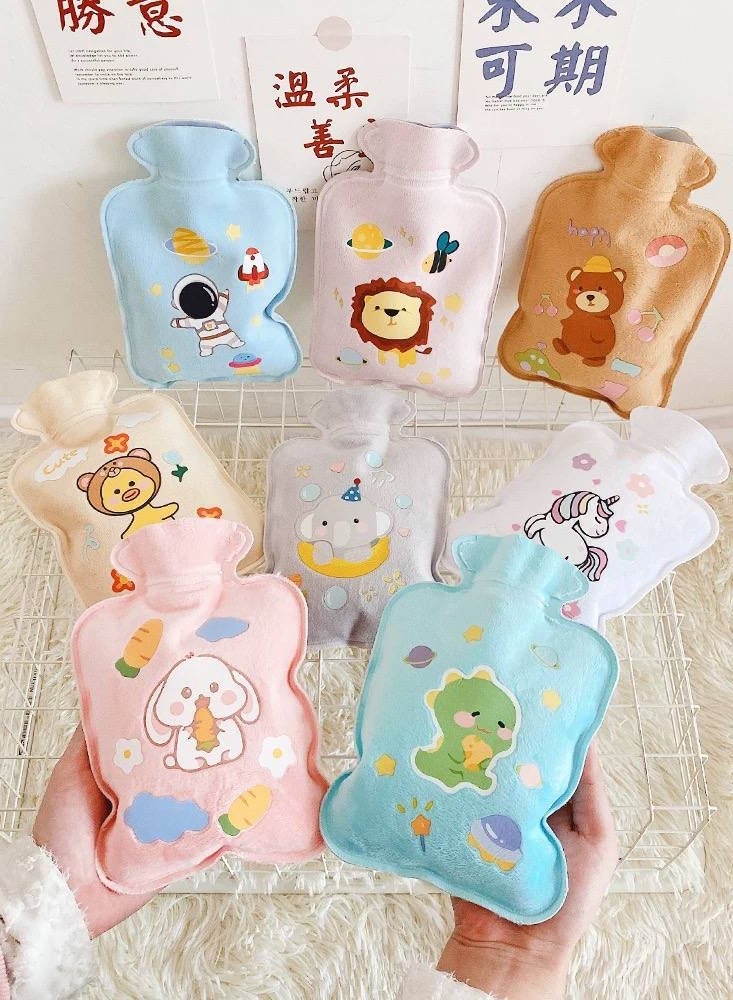 فروغ قربة الماء الساخن بغطاء فرو خارجي ,زجاجة الكمادات الساخنة والباردة ,تهدئة ألام الطمث وبرودة الأطراف وألام العظام وسخونة الجسم متعددة الاستخدامات,الوان عشوائية - Image 3