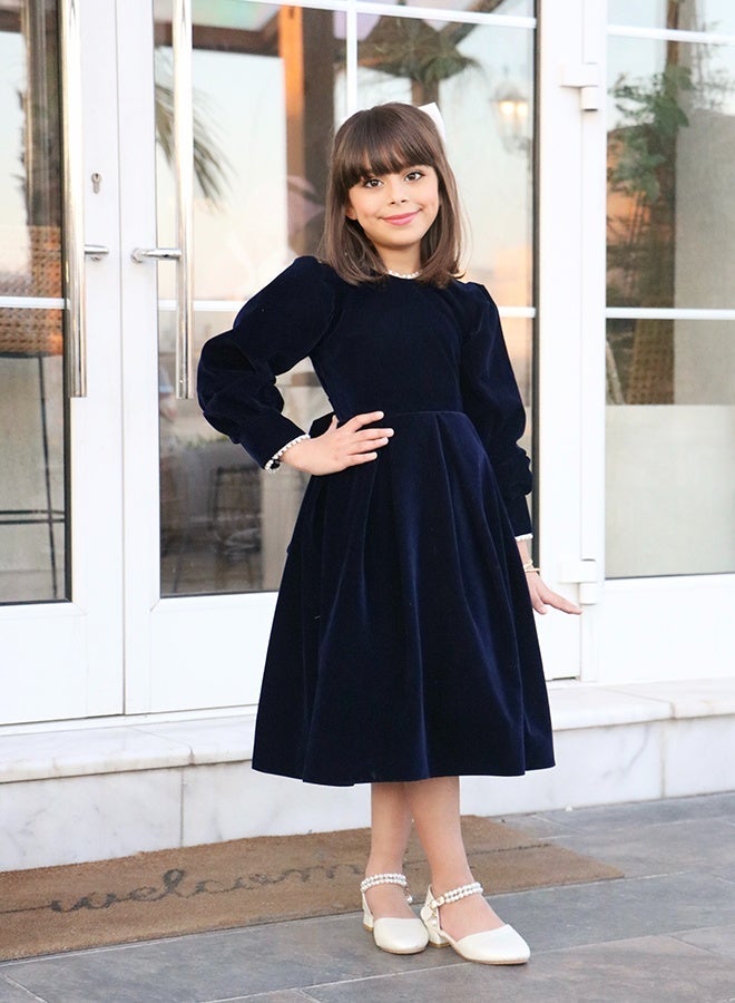 عبايات حوراء فستان بناتي مخملي كحلي أنيق للمناسبات – تصميم راقٍ بلمسات كلاسيكية - Image 1