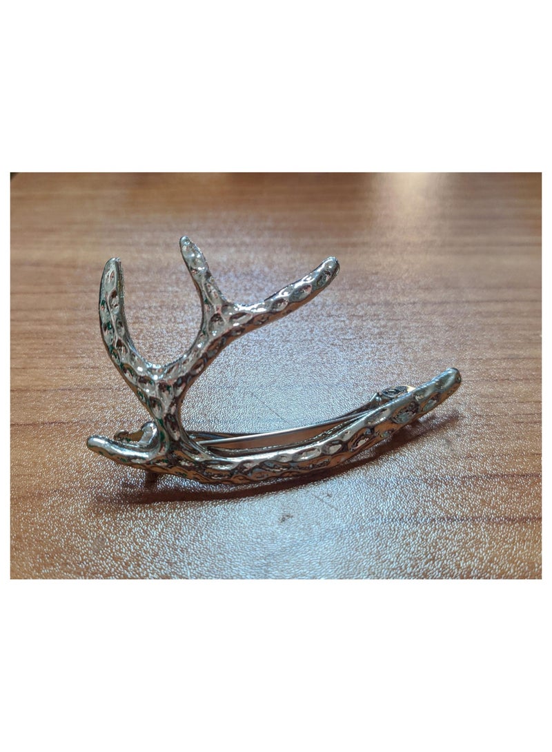 A luxurious hair accessory with a touch of elegance"
