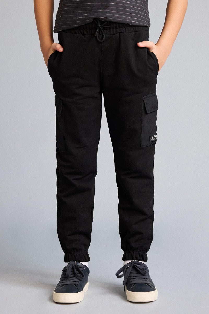 ديفاكتو بنطلون اولادي قماش خفيف اوفر سايز - Image 3