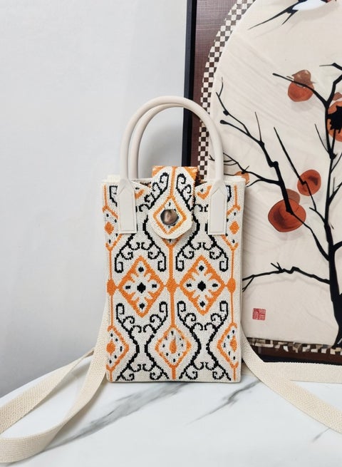 2025 new crossbody women's mobile phone bag exquisite pendant adjustable shoulder strap bag high-end woven commuting bag
