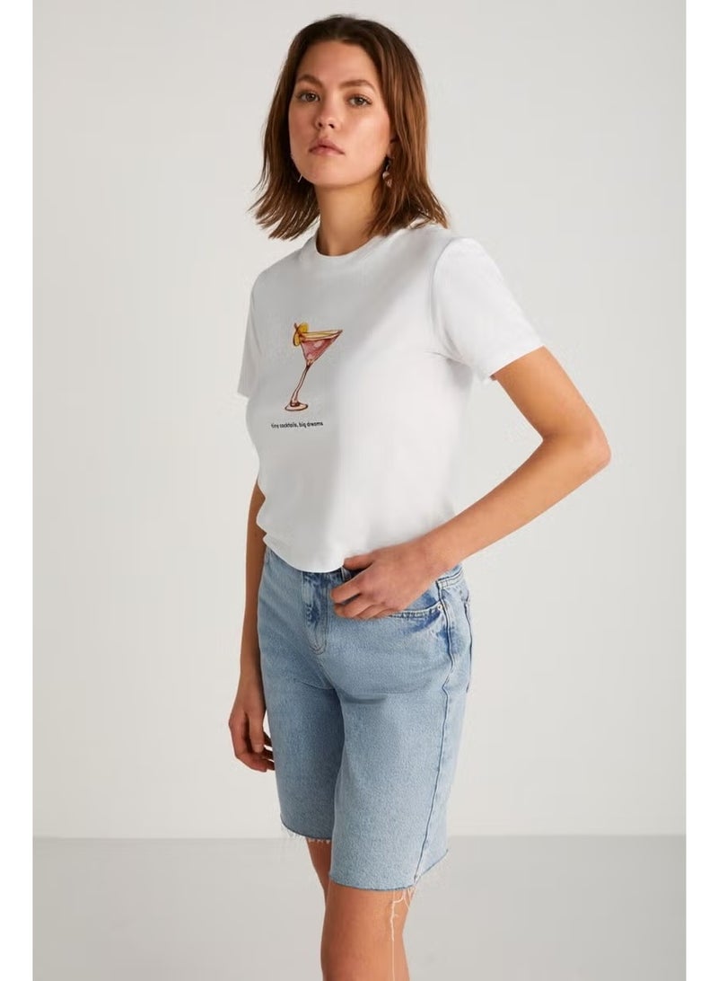 GRIMELANGE Ivonne Women's Cocktail Print Patterned Short Sleeve Organic Cotton Crew Neck Crop White T-shirt - Image 3