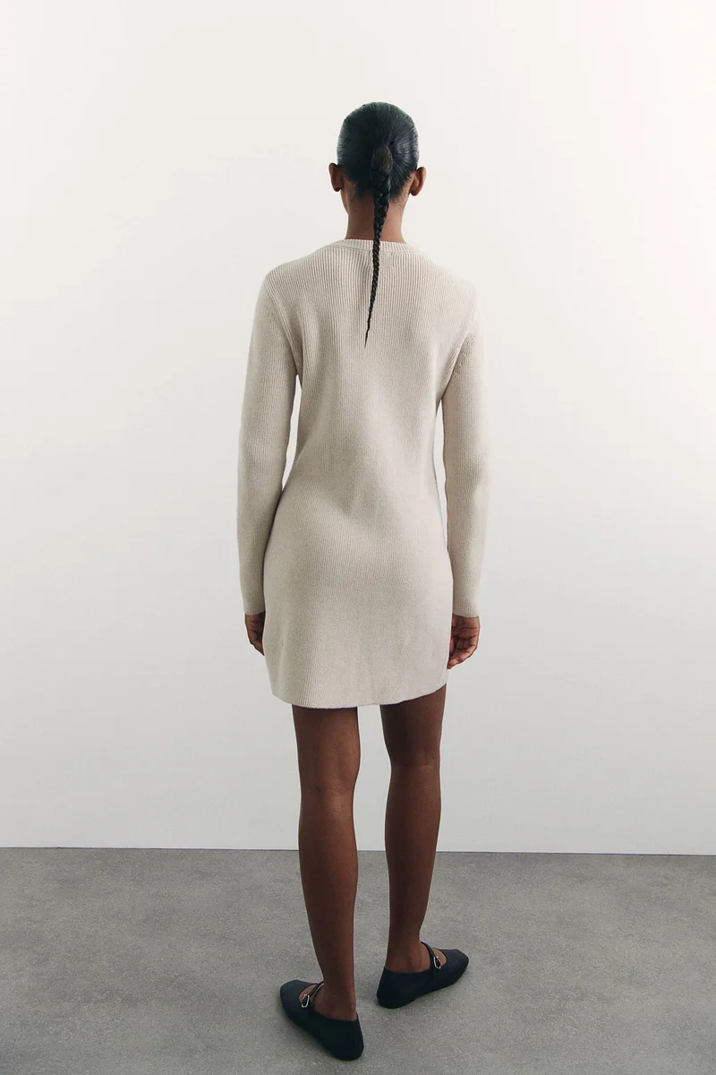 اتش اند ام فستان محبوك بجيوب أمامية