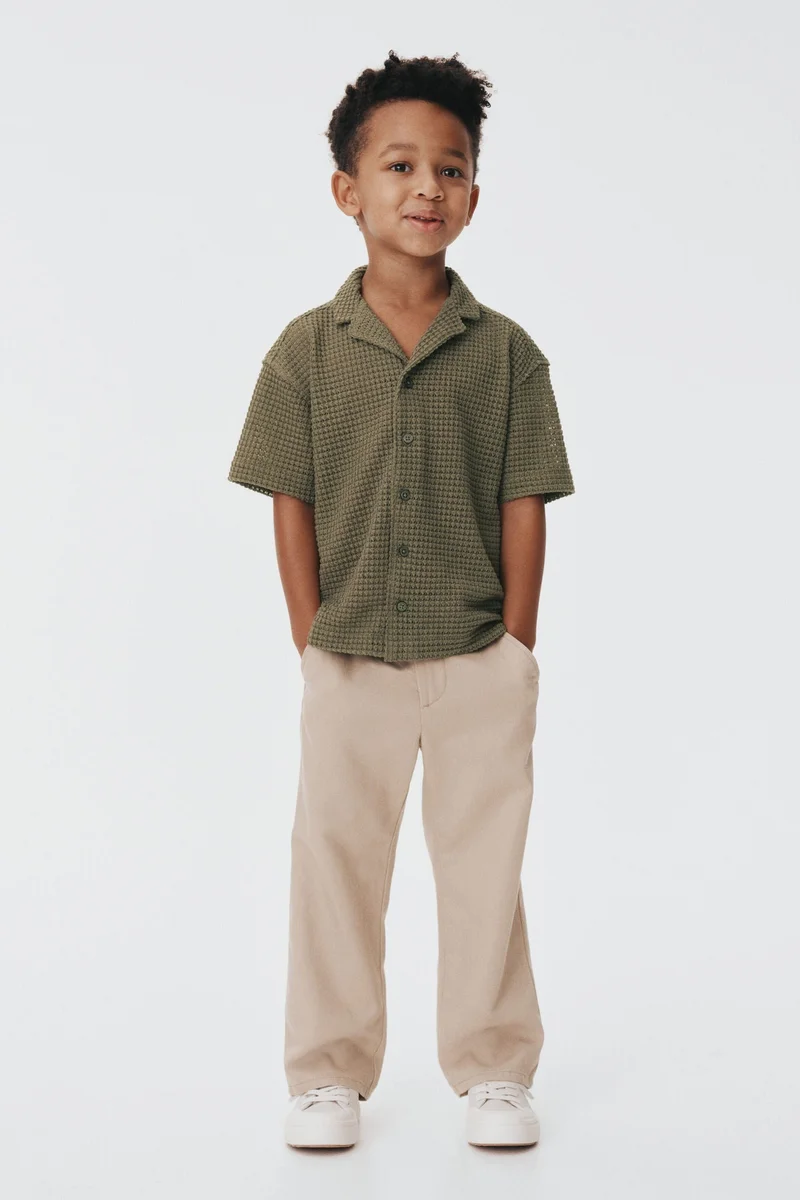 اتش اند ام قميص ريزورت محبوك بنسيج بارز