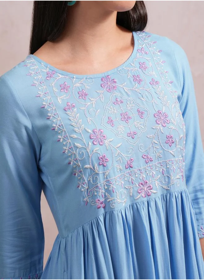 فيشود Embroidered Floral Print Midi Dress by Styli