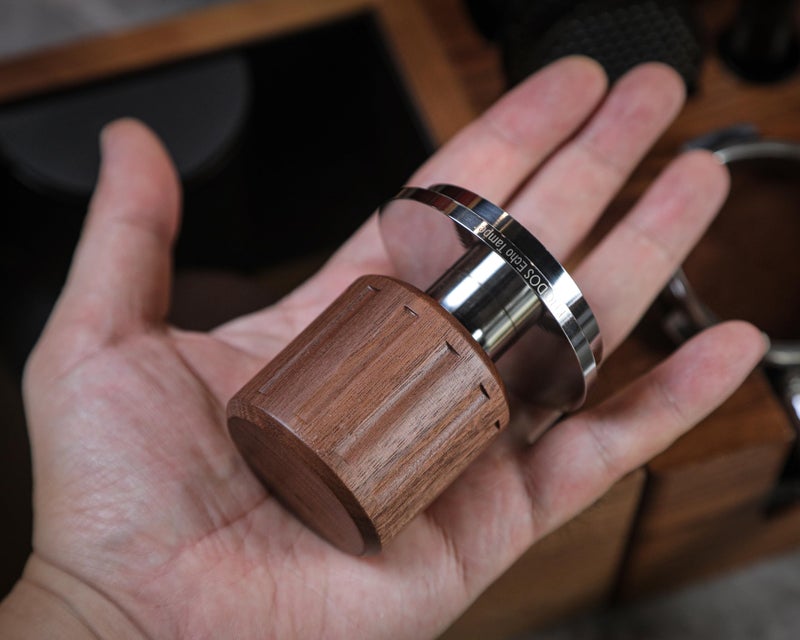 KNODOS Echo Calibrated Espresso Tamper 54mm with Click Feedback, 30lb Spring, Walnut Handle for Breville Portafilters - Image 2