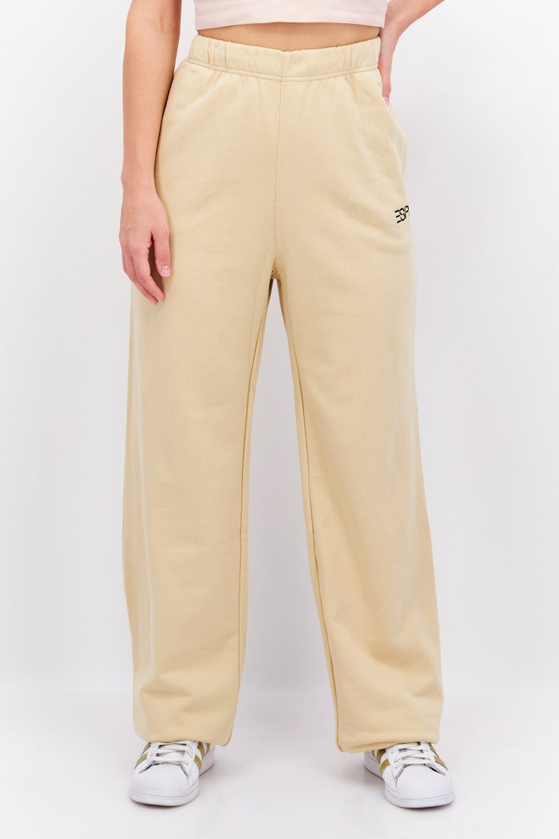 ESPRIT بنطال رياضي نسائي بقصّة عادية ومطرّز بشعار، لون بيج - Image 1