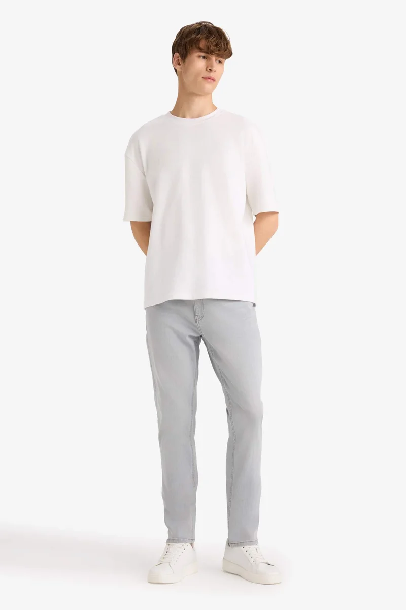 ديفاكتو Pedro Slim Fit Regular Waist Skinny Leg Jeans