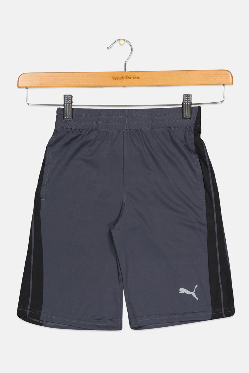 PUMA شورت تدريب للأطفال الأولاد بشعار العلامة التجارية، رمادي داكن - Image 2