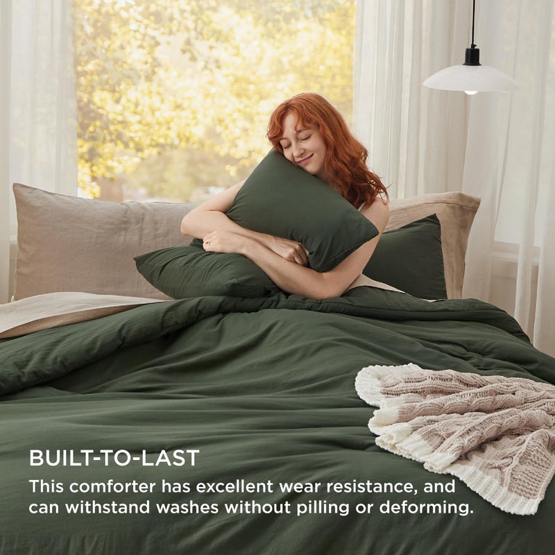 Bedsure Oversized Queen Comforter Set, Dark Green Soft Prewashed Bedding for All Seasons, 3 Pieces GentleSoftâ„¢ Bed Set, 1 Lightweight Comforter (98"x98") and 2 Pillowcases (20"x26") - Image 3